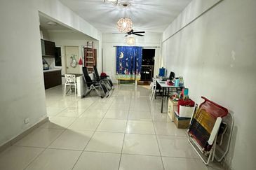 First Residence (Residensi Unggul)