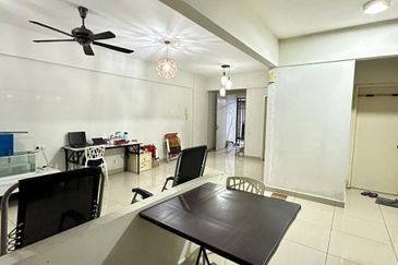 First Residence (Residensi Unggul)