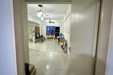 First Residence (Residensi Unggul)