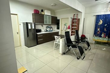 First Residence (Residensi Unggul)