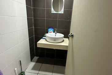 First Residence (Residensi Unggul)