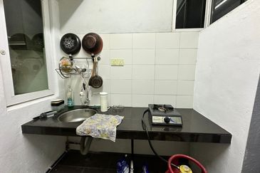 First Residence (Residensi Unggul)