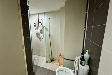 First Residence (Residensi Unggul)