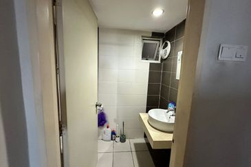 First Residence (Residensi Unggul)