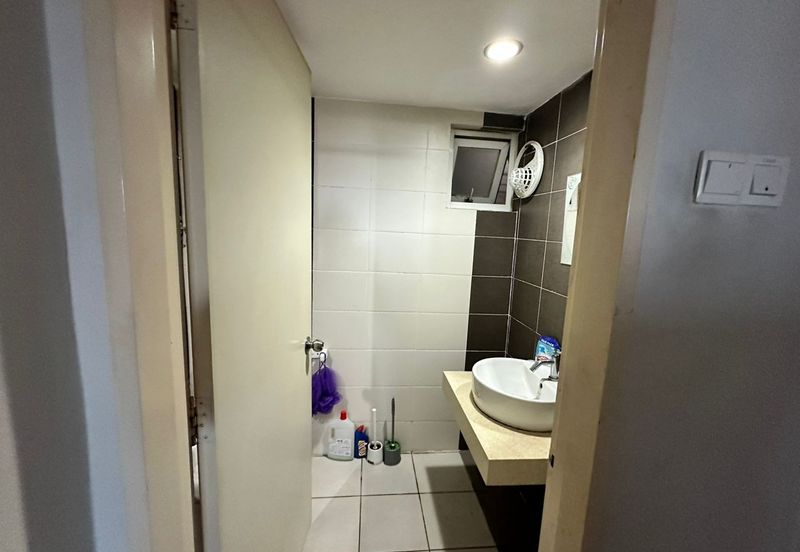 First Residence (Residensi Unggul)