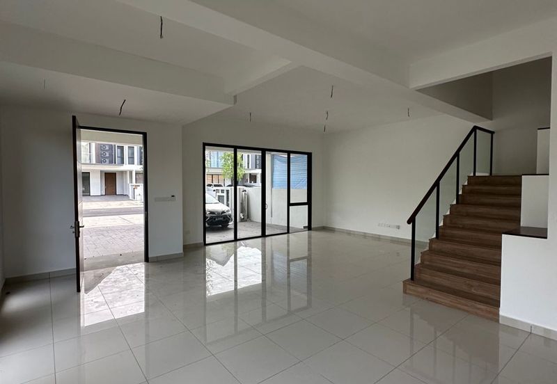 Luxura Residence @ twentyfive.7