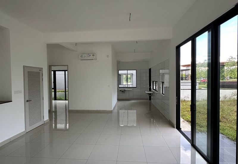 Luxura Residence @ twentyfive.7