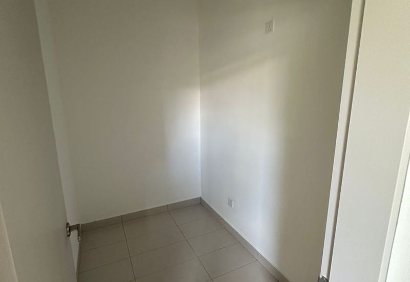 Luxura Residence @ twentyfive.7