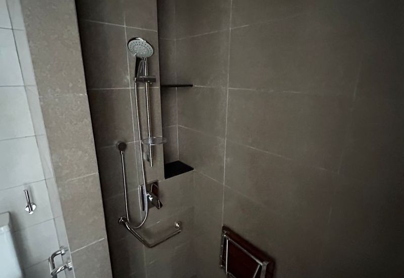 Luxura Residence @ twentyfive.7