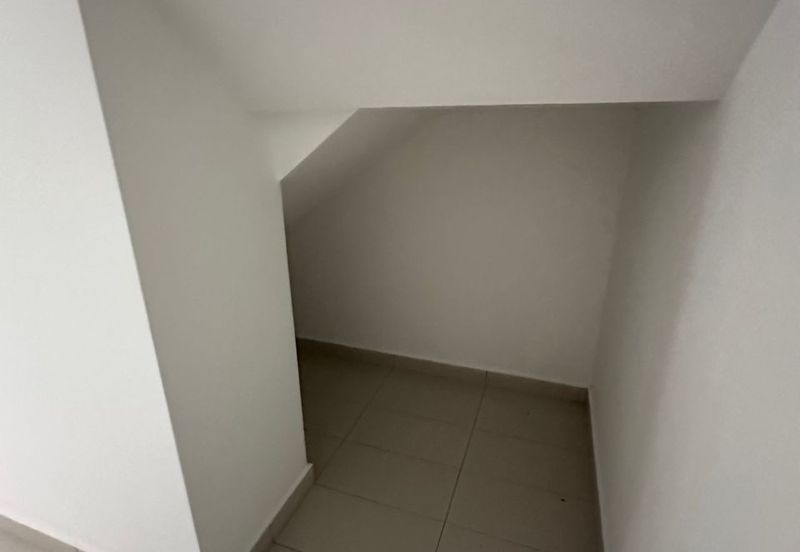 Luxura Residence @ twentyfive.7