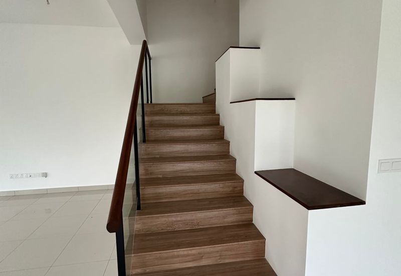 Luxura Residence @ twentyfive.7