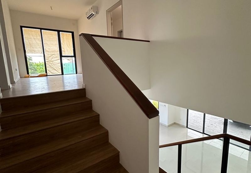 Luxura Residence @ twentyfive.7