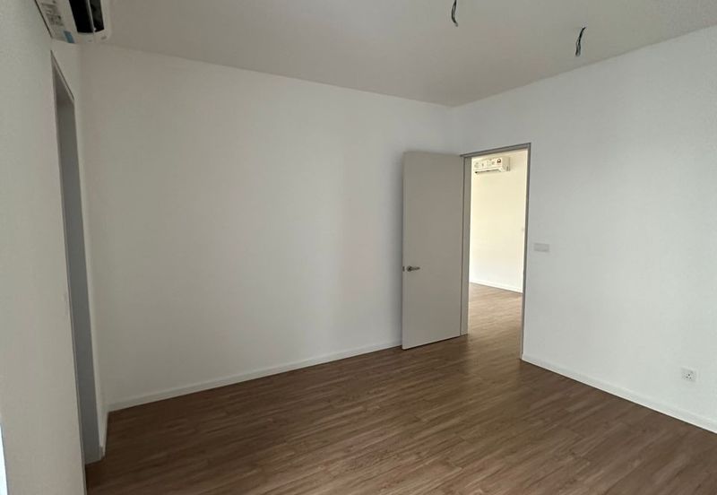 Luxura Residence @ twentyfive.7