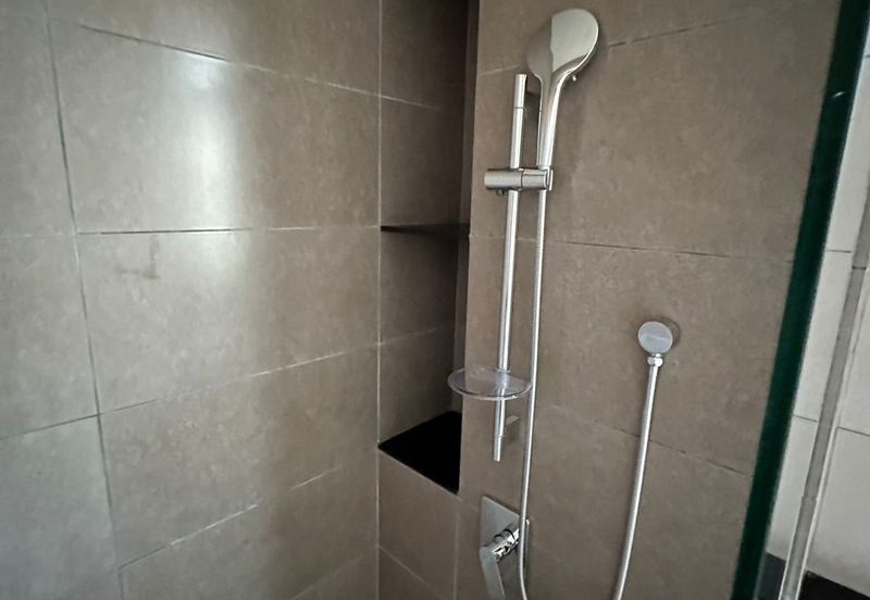 Luxura Residence @ twentyfive.7