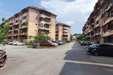 Pangsapuri Putra Impian, Taman Pinggiran Putra