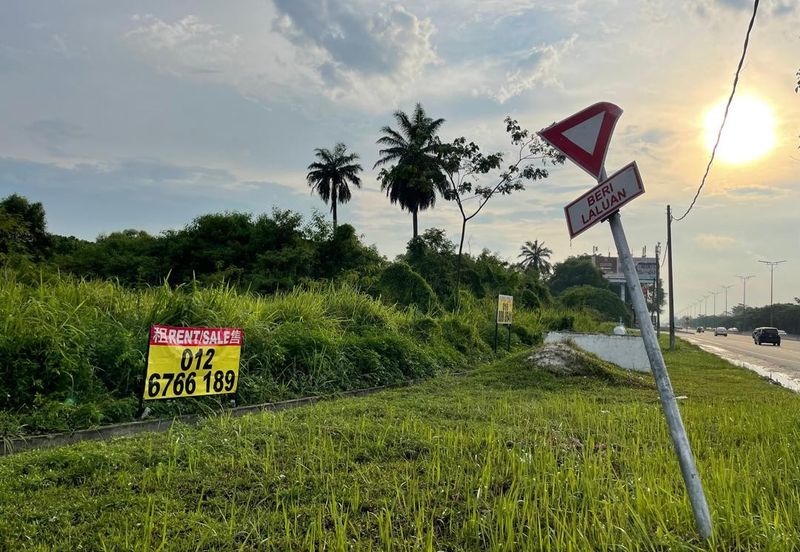 Gravit 8 Land for Sale