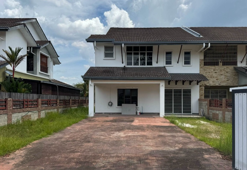 Astana Idaman, Desa Alam