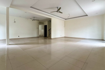 Astana Idaman, Desa Alam