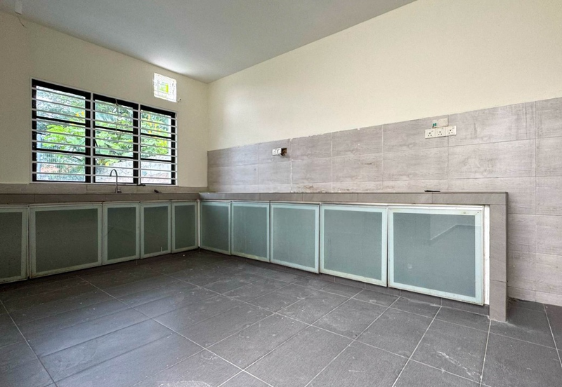 Astana Idaman, Desa Alam