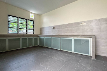 Astana Idaman, Desa Alam