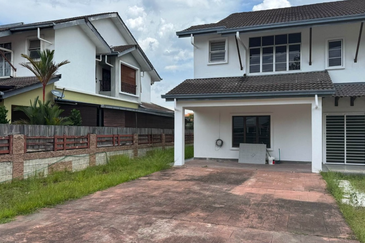 Astana Idaman, Desa Alam