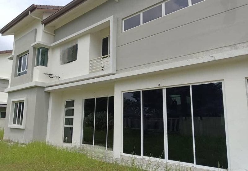 Villa Avenue @ Equine Park