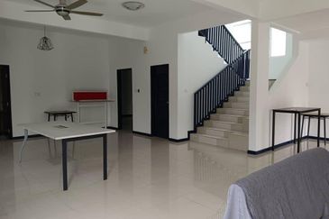 Villa Avenue @ Equine Park