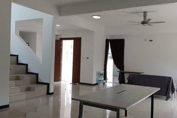 Villa Avenue @ Equine Park