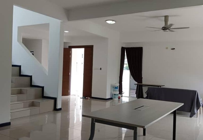 Villa Avenue @ Equine Park