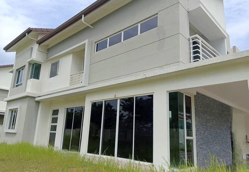 Villa Avenue @ Equine Park