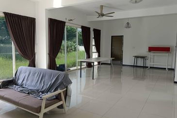 Villa Avenue @ Equine Park