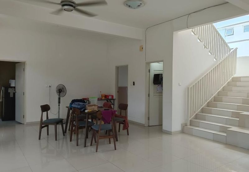 Villa Avenue @ Equine Park