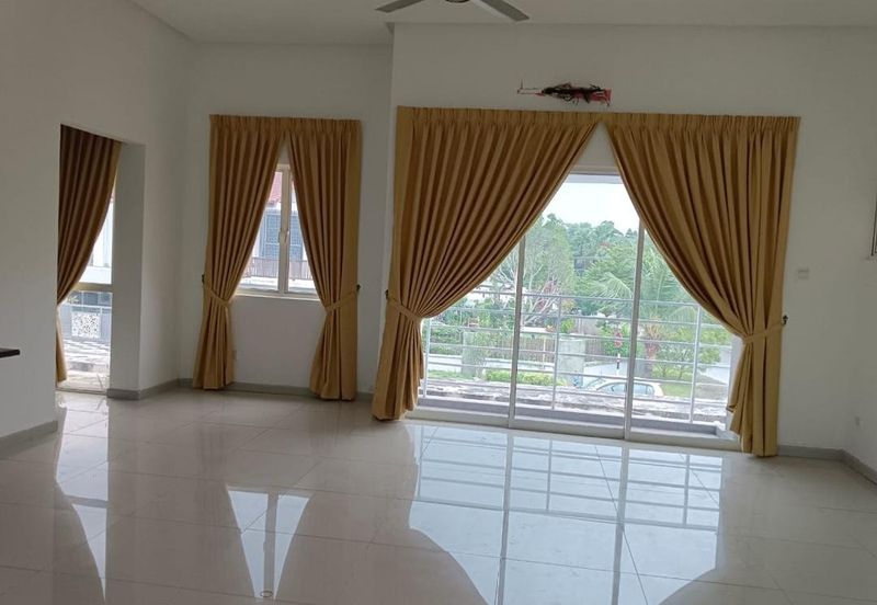 Villa Avenue @ Equine Park