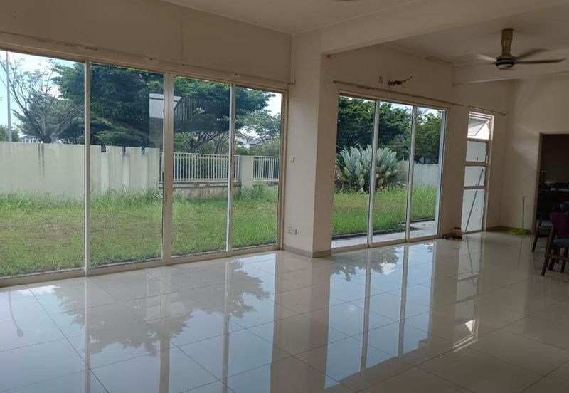 Villa Avenue @ Equine Park