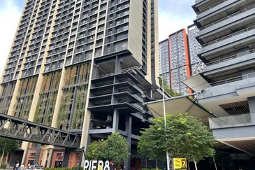 Gravit8 @ Klang South