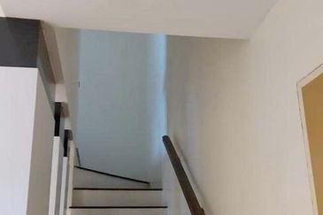 Taman Tampoi Indah II, Villa Ros