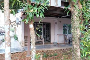 Taman Tampoi Indah II, Villa Ros