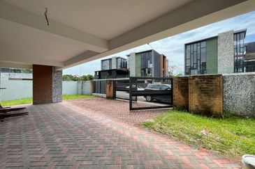 Cube On Hill ( Taman Bukit Pulai )