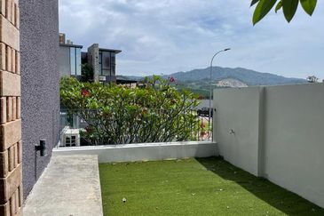 Cube On Hill ( Taman Bukit Pulai )