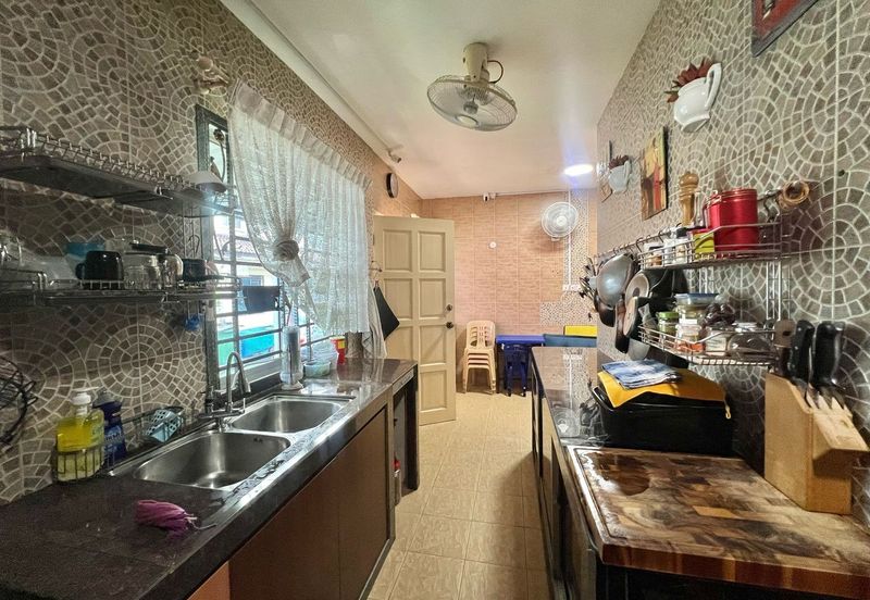 Jalan Indah 10 / Taman Bukit Indah / Double Storey Terrace House / Fully Renovated