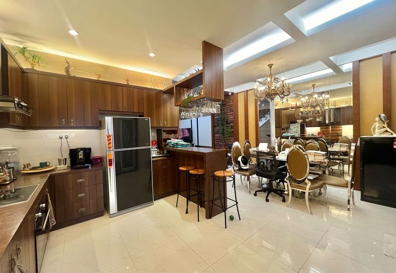 Jalan Indah 10 / Taman Bukit Indah / Double Storey Terrace House / Fully Renovated