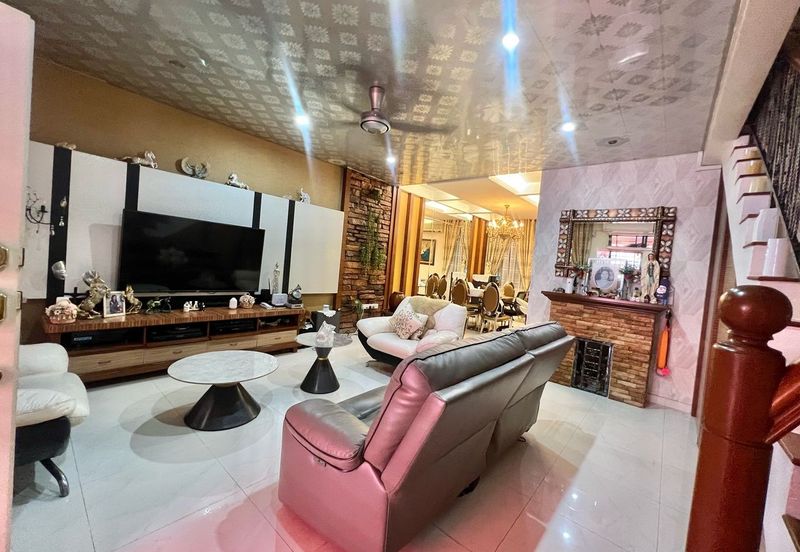 Jalan Indah 10 / Taman Bukit Indah / Double Storey Terrace House / Fully Renovated