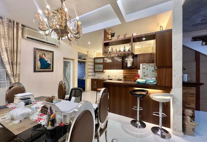 Jalan Indah 10 / Taman Bukit Indah / Double Storey Terrace House / Fully Renovated