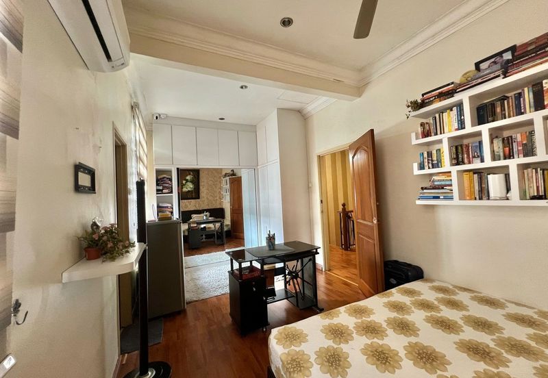 Jalan Indah 10 / Taman Bukit Indah / Double Storey Terrace House / Fully Renovated