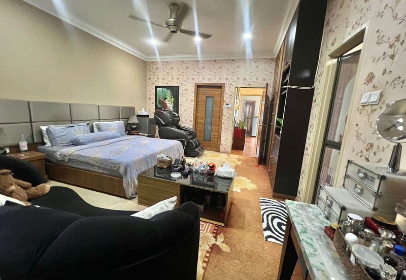 Jalan Indah 10 / Taman Bukit Indah / Double Storey Terrace House / Fully Renovated