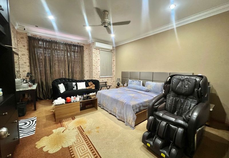 Jalan Indah 10 / Taman Bukit Indah / Double Storey Terrace House / Fully Renovated