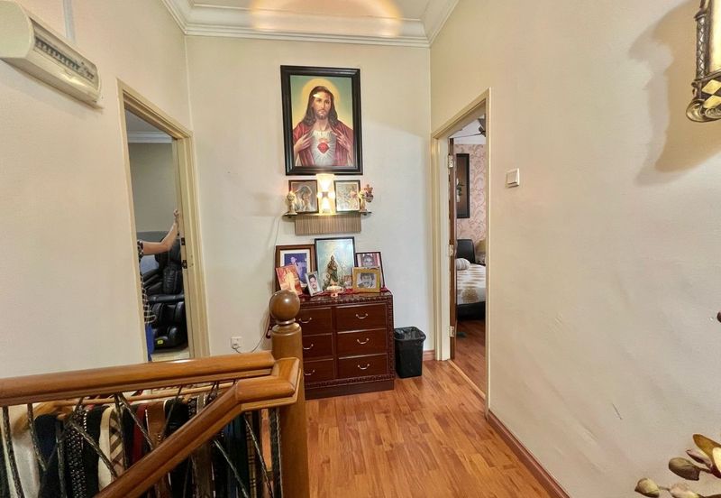 Jalan Indah 10 / Taman Bukit Indah / Double Storey Terrace House / Fully Renovated