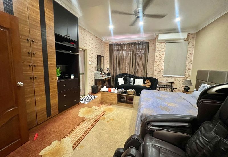 Jalan Indah 10 / Taman Bukit Indah / Double Storey Terrace House / Fully Renovated