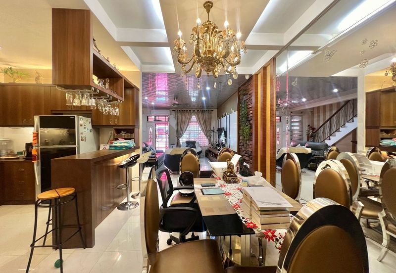 Jalan Indah 10 / Taman Bukit Indah / Double Storey Terrace House / Fully Renovated