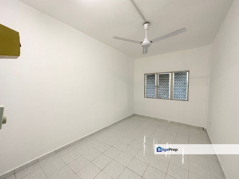Melawis Apartment @ Taman Universiti / 5 Bedroom 2 Bathroom, Johor, Skudai